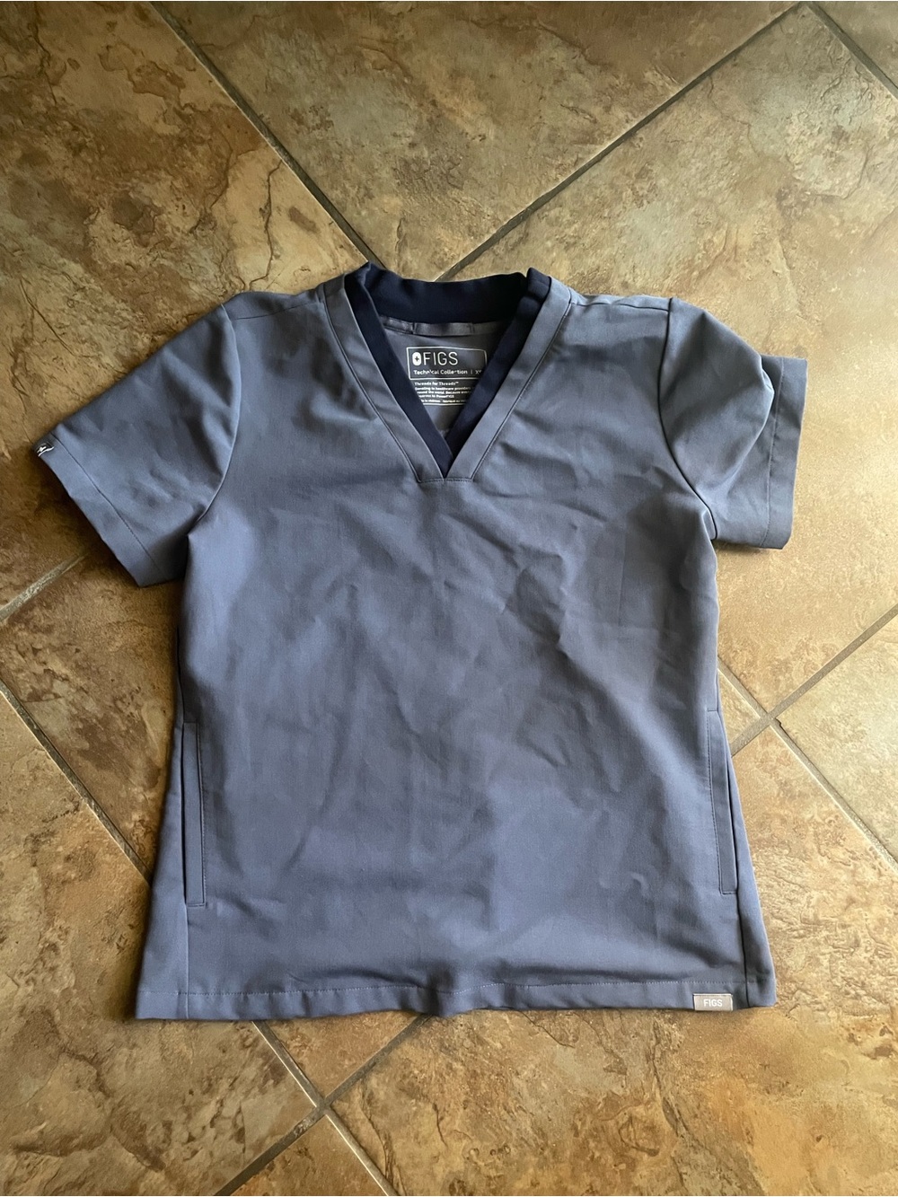 FIGS women’s v-neck